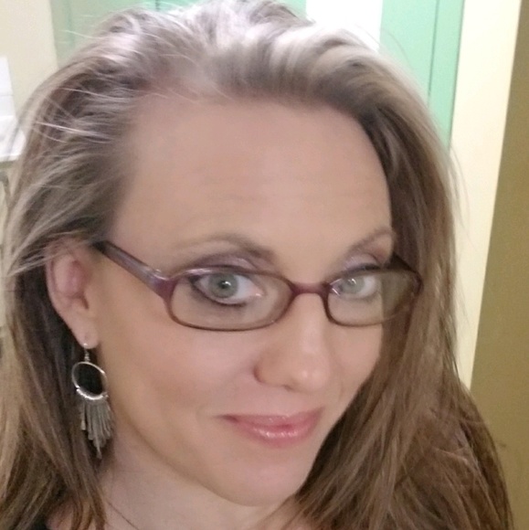 Meet your Posher, Sabrina - Picture 1 of 1